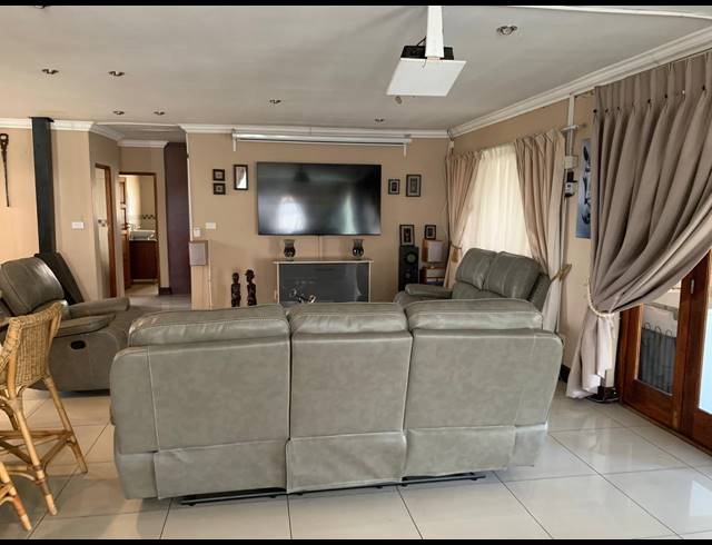 3 BEDROOM HOUSE FOR SALE IN VANDERBIJLPARK SE 8